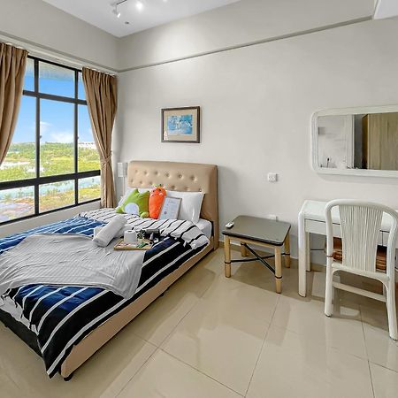 1 Bedroom Apartment, Melaka Cbd Town Center- Hosted By Private Locals Resident, Balcony With City Skyline View Or Seaview, Opposite Malls, Tv Box, 5 Minutes To Jonker Street, Malacca Exterior photo