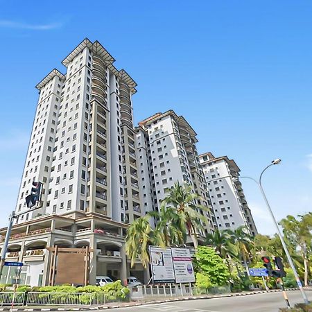 1 Bedroom Apartment, Melaka Cbd Town Center- Hosted By Private Locals Resident, Balcony With City Skyline View Or Seaview, Opposite Malls, Tv Box, 5 Minutes To Jonker Street, Malacca Exterior photo