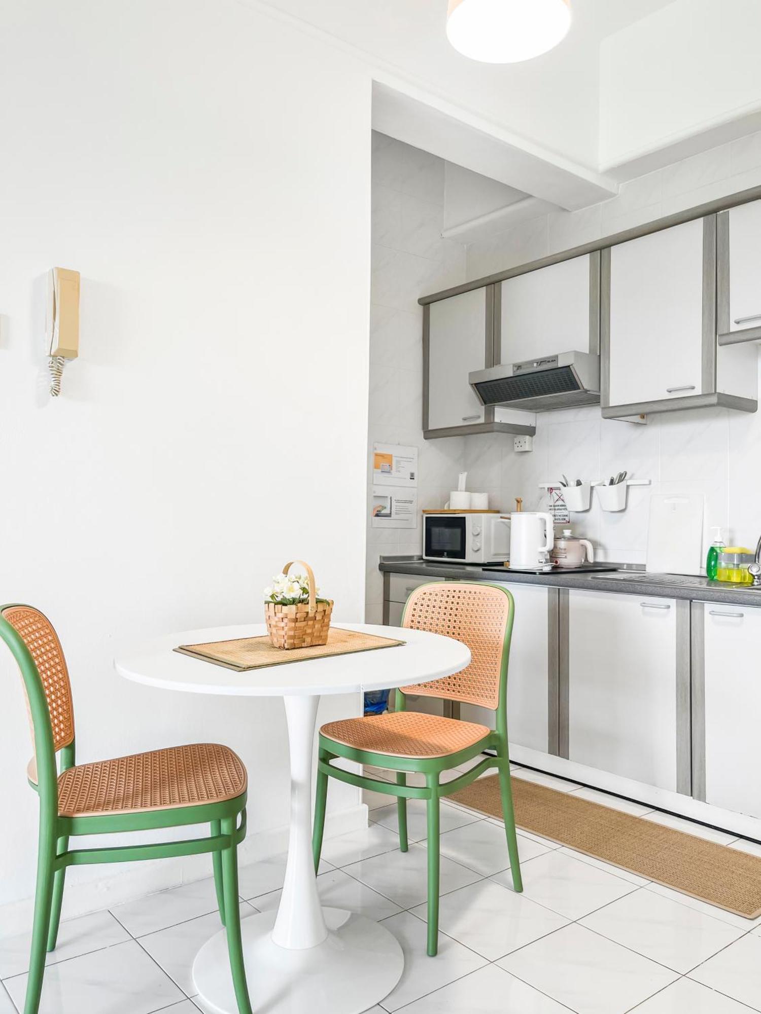 1 Bedroom Apartment, Melaka Cbd Town Center- Hosted By Private Locals Resident, Balcony With City Skyline View Or Seaview, Opposite Malls, Tv Box, 5 Minutes To Jonker Street, Malacca Exterior photo