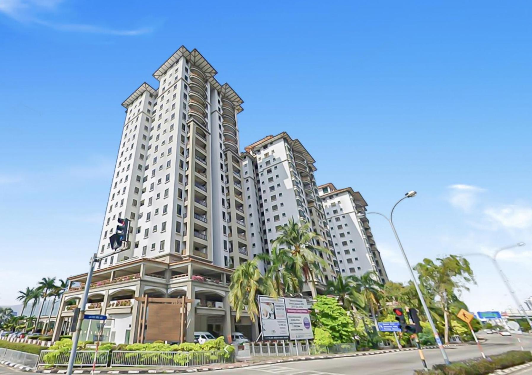 1 Bedroom Apartment, Melaka Cbd Town Center- Hosted By Private Locals Resident, Balcony With City Skyline View Or Seaview, Opposite Malls, Tv Box, 5 Minutes To Jonker Street, Malacca Exterior photo